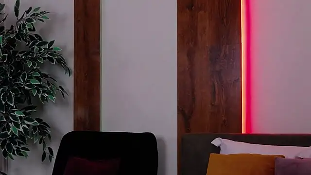 EmyHilton online show from February 5, 7:00 am