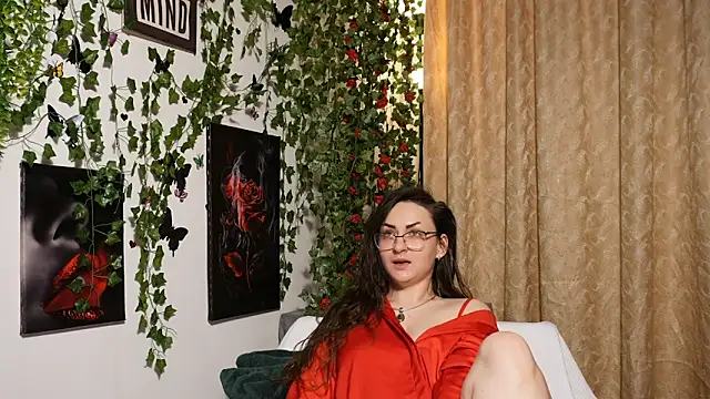 NaughtYHomemadE online show from October 9, 10:25 pm