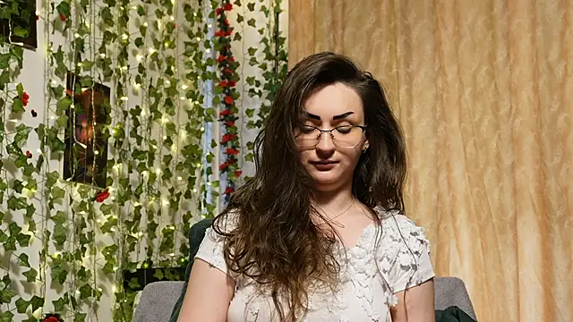 NaughtYHomemadE online show from July 2, 7:25 am