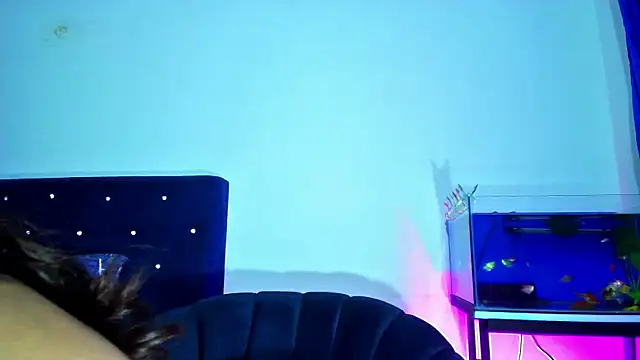 Aliice Doll online show from April 12, 7:55 am