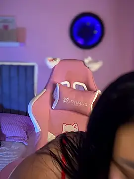 Emily cooper20 online show from April 9, 1:30 am