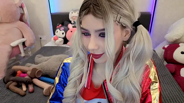 dolly ll online show from November 28, 1:25 pm