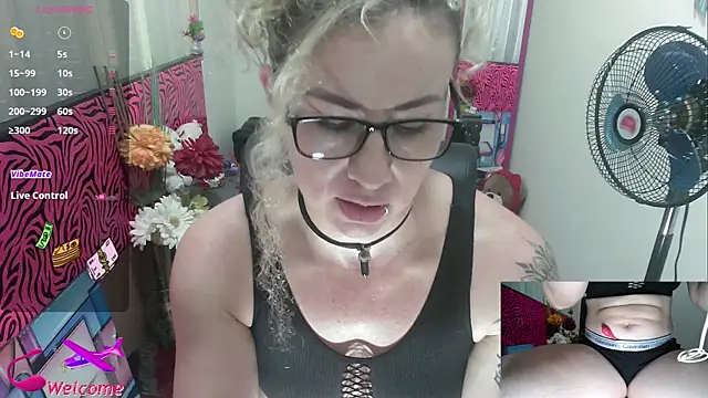 ViickySexy online show from November 13, 8:08 pm