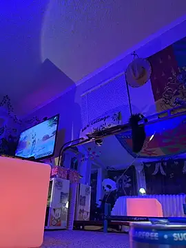 urpuppymoon online show from March 4, 7:37 am