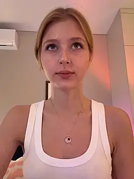 LunaRase online show from May 22, 12:36 pm