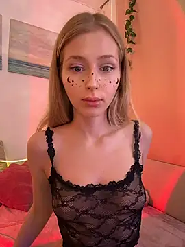 LunaRase online show from October 31, 11:14 am