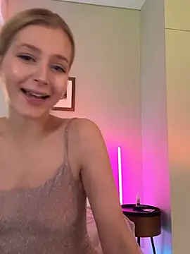 LunaRase online show from March 26, 9:33 am