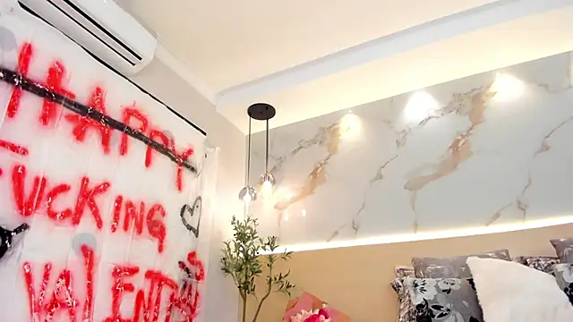 SteffanyBeck online show from February 14, 2:30 pm