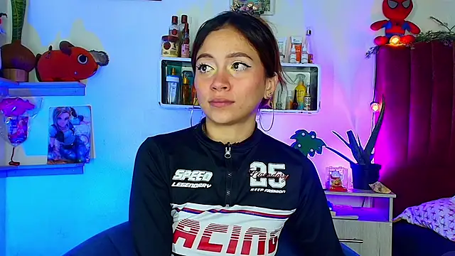 alisson zafiro  online show from March 15, 4:36 am