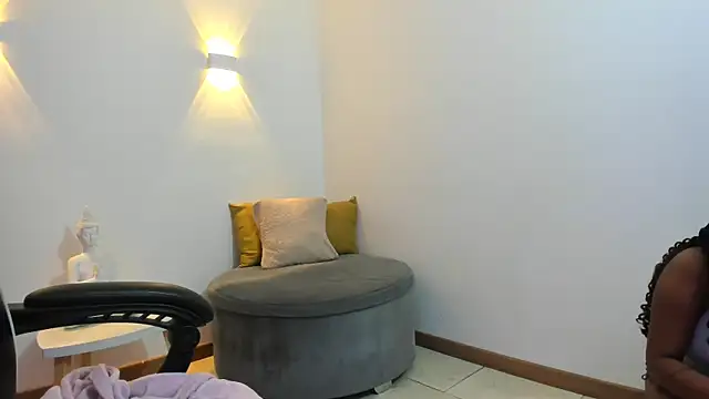 Lizzie Williams  online show from October 2, 3:00 am