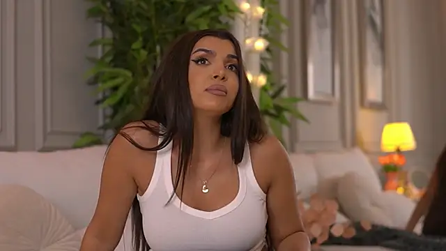 NicoleCellini online show from April 8, 7:05 pm