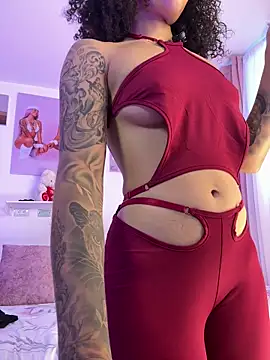 pretty pettite online show from April 18, 10:20 pm