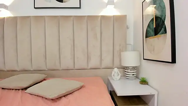 Anniie Queen online show from December 19, 3:43 am