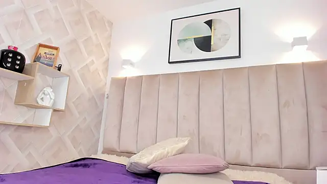 Anniie Queen online show from June 11, 3:58 am