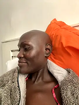 Foxxxyfemale online show from November 18, 7:53 am