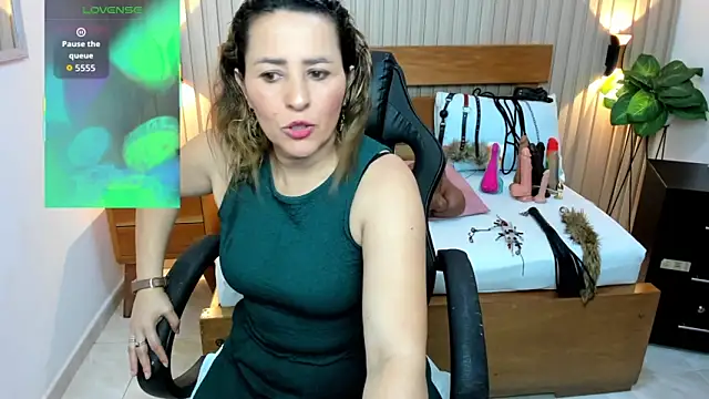 luciana ballesteros  online show from February 4, 12:30 pm