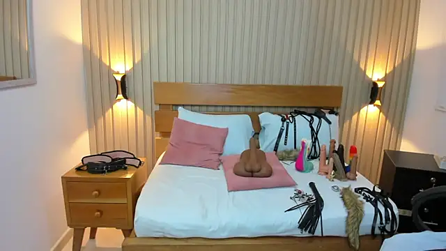 luciana ballesteros  online show from February 21, 4:51 pm