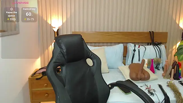 luciana ballesteros  online show from November 4, 12:10 pm