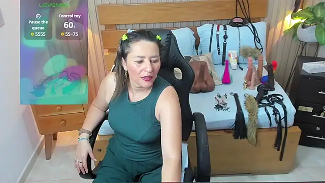 Snapshot of luciana_ballesteros_ chatting on October 8, 12:53 pm luciana ballesteros online show from October 8, 12:53 pm