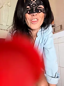 EmySkinny85 online show from March 24, 3:50 pm