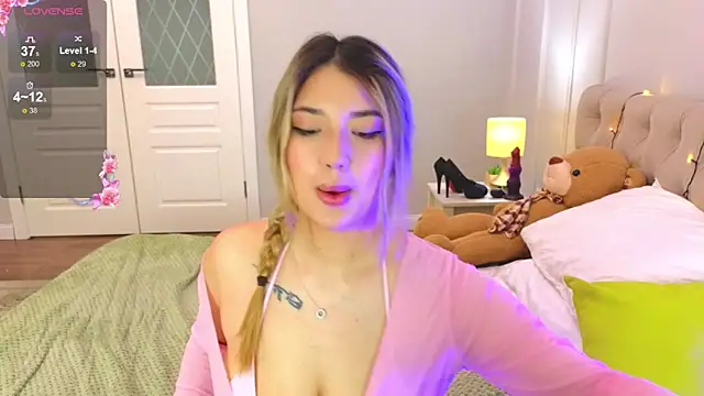 DaniellaMell online show from February 10, 5:43 am