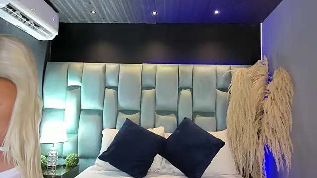 MarianaGarciaa   online show from April 15, 7:36 pm