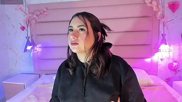 sabrinamilani online show from April 17, 4:47 am