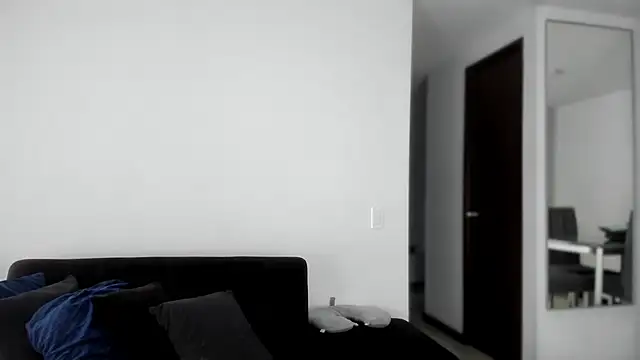 angelturned001 online show from February 14, 8:55 pm