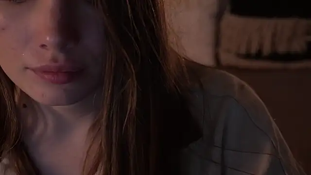 IceDanielles online show from December 21, 1:37 pm