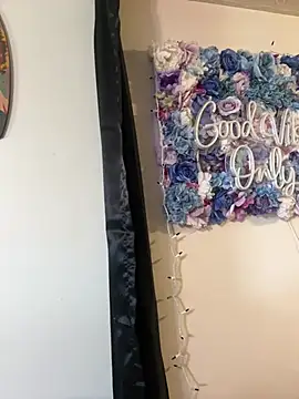 vixendoll87 online show from March 13, 8:10 pm