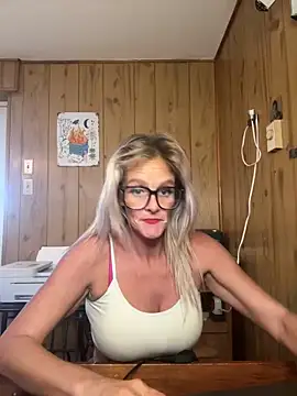 Snapshot of vixendoll87 chatting on October 15, 5:48 pm vixendoll87 online show from October 15, 5:48 pm