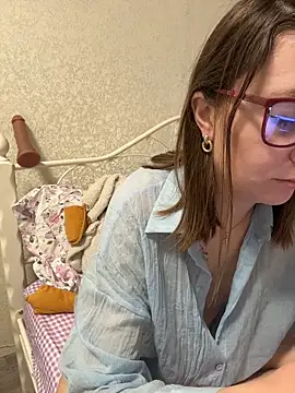 BeatriceTender online show from March 7, 9:33 pm