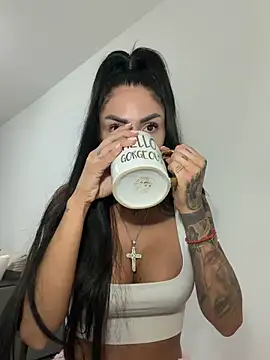 RaquelleVon online show from April 6, 4:46 am