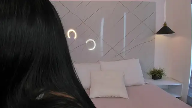 ANTONELLA  ROUSE  online show from November 18, 8:21 pm