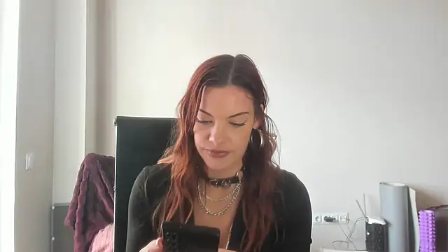 LilliLowexox online show from February 6, 11:02 am