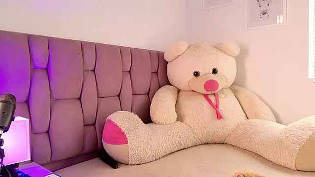 SophiaKarson online show from May 27, 7:11 pm