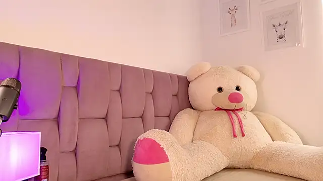 SophiaKarson online show from May 26, 7:35 pm