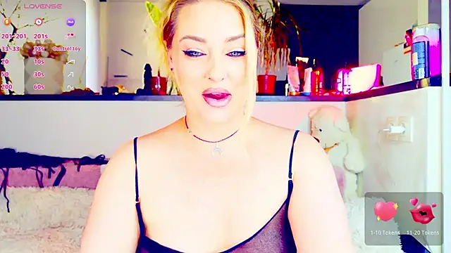  JuliaSpace  online show from June 25, 5:03 pm