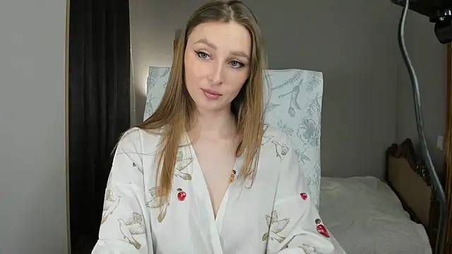 CharlotteWells online show from April 12, 3:59 pm