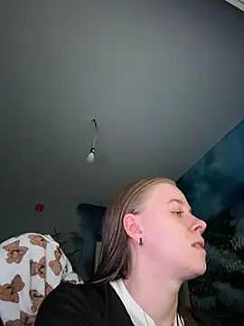 candy maggie online show from November 18, 9:43 am