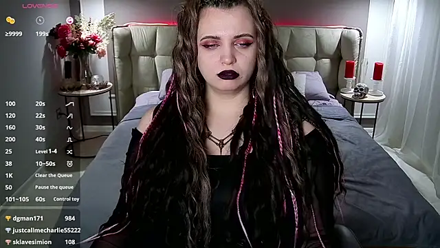 Miss Maya Mils online show from December 2, 7:10 am