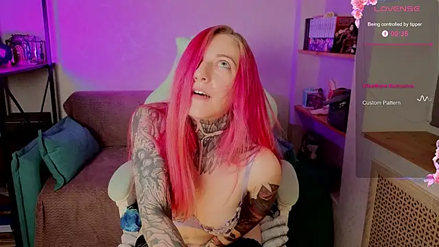 Snapshot of Roxy_____ chatting on October 5, 8:58 pm Roxy online show from October 5, 8:58 pm