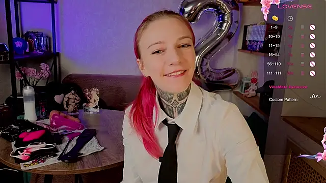 Snapshot of Roxy_____ chatting on October 19, 9:17 pm Roxy online show from October 19, 9:17 pm