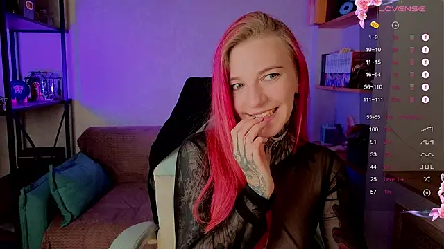 Snapshot of Roxy_____ chatting on October 4, 8:57 pm Roxy online show from October 4, 8:57 pm