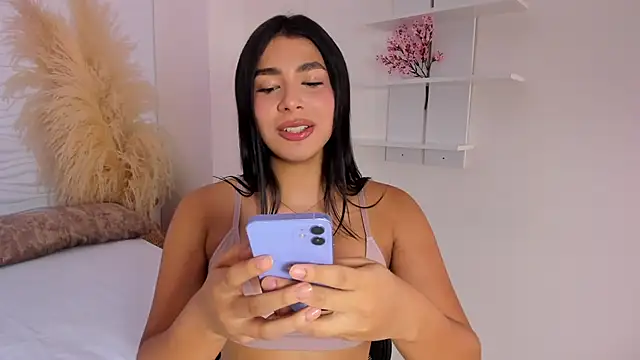 IsabelleFoxx  online show from May 13, 10:15 pm