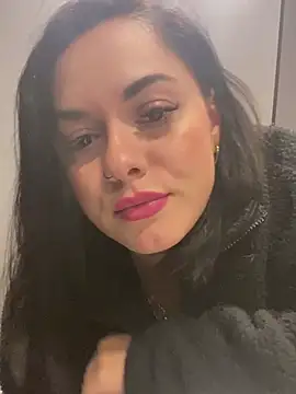 Luccreccia  online show from February 6, 10:40 am