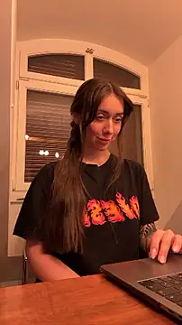 emiliasommer online show from September 30, 6:35 pm