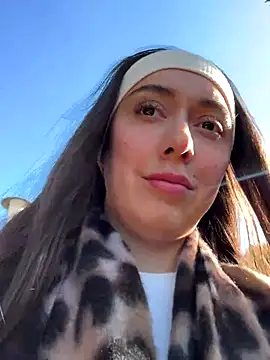 emiliasommer online show from October 15, 1:36 pm