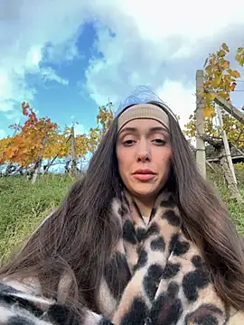 emiliasommer online show from October 24, 3:08 pm