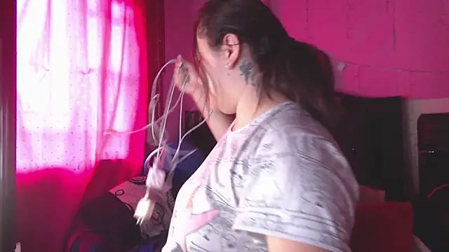 NikkiRous  online show from June 22, 1:52 pm